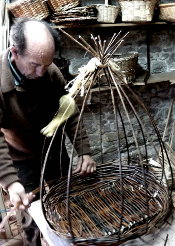 lluis grau basketmaker in Galicia