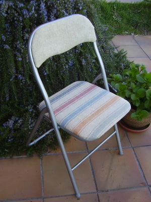 silla con tapicería artesanal
