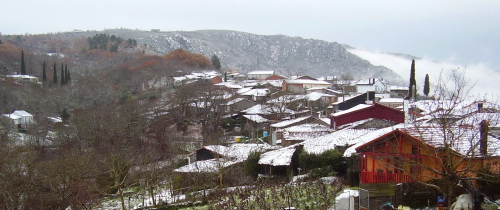 Casa Rústica "Casa dos Artesans" con nieve en Diciembre