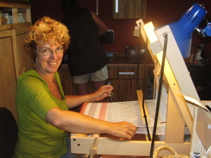 learning to weave in anna champeney textile studio in spain