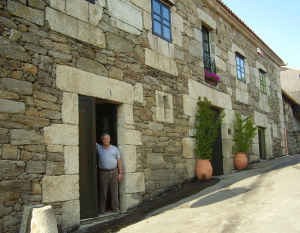 La Casa Grande hotel and restaurant in Cristosende.  You can also rent the Casa dos Artesans holiday cottage in Cristosende